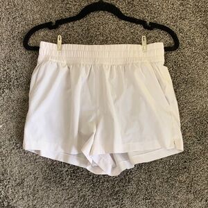 Athleta Weekender Mid Rise 3" Run Short